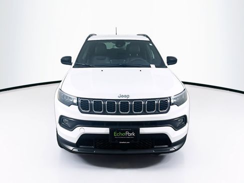 Used 2025 Jeep Compass Latitude image 2