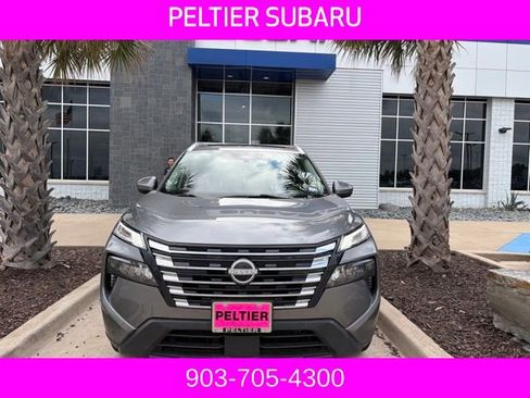 Used 2024 Nissan Rogue SV w/ SV Premium Package image 2