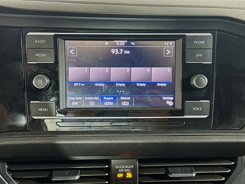 Used 2024 Volkswagen Jetta Sport image 19