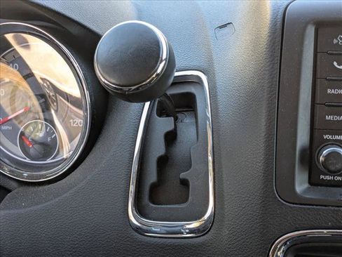 Used 2018 Dodge Grand Caravan SXT w/ Driver Convenience Group image 7