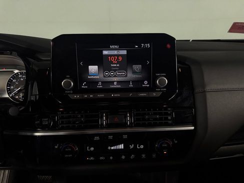 Used 2025 Nissan Pathfinder SV FWD image 17