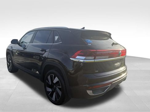 Used 2025 Volkswagen Atlas Cross Sport SE FWD image 31