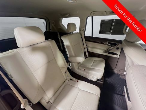 Used 2017 Lexus GX 460 Luxury w/ Preferred Accessory Package AWD/4WD image 28