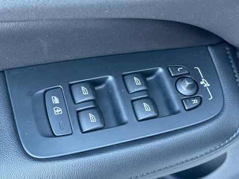 Used 2023 Volvo S60 T8 Plus w/ Climate Package image 11