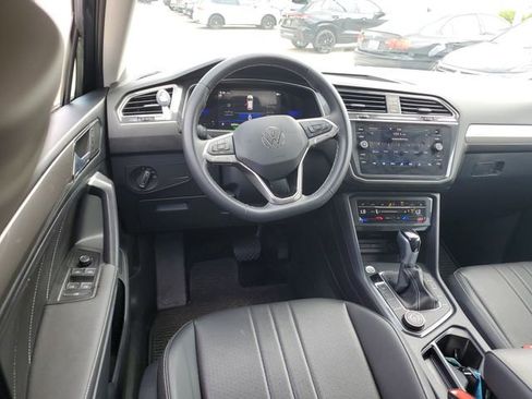 Certified 2024 Volkswagen Tiguan SE AWD/4WD image 11