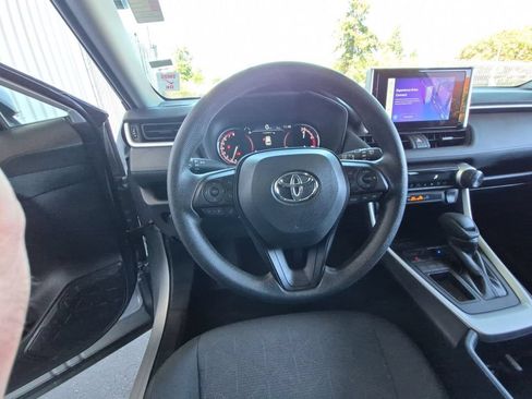Used 2025 Toyota RAV4 XLE FWD image 22