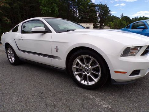 Used 2010 Ford Mustang Coupe RWD image 4