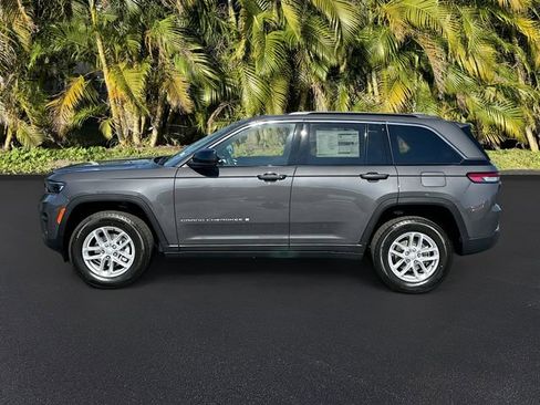 New 2026 Jeep Grand Cherokee Laredo AWD/4WD image 2