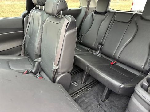 Used 2025 Kia Carnival SX w/ SX Dark Edition Package FWD image 15