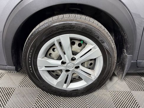 Used 2023 Nissan Kicks S image 12