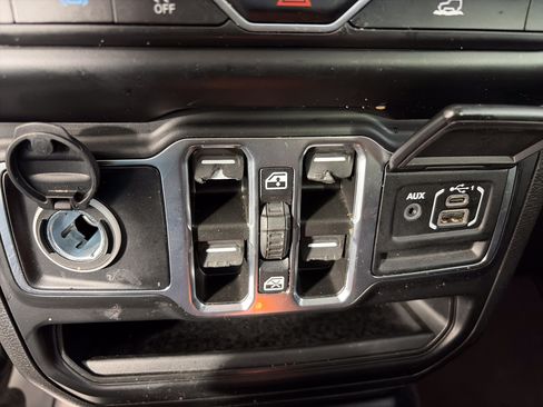 Used 2023 Jeep Wrangler Unlimited Sahara AWD/4WD image 24