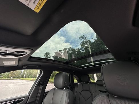 Used 2026 Porsche Macan AWD/4WD image 18