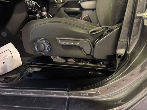 Used 2019 Jeep Wrangler Unlimited Sport S AWD/4WD image 27