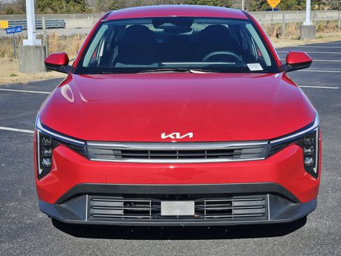 Used 2025 Kia K4 LXS image 2