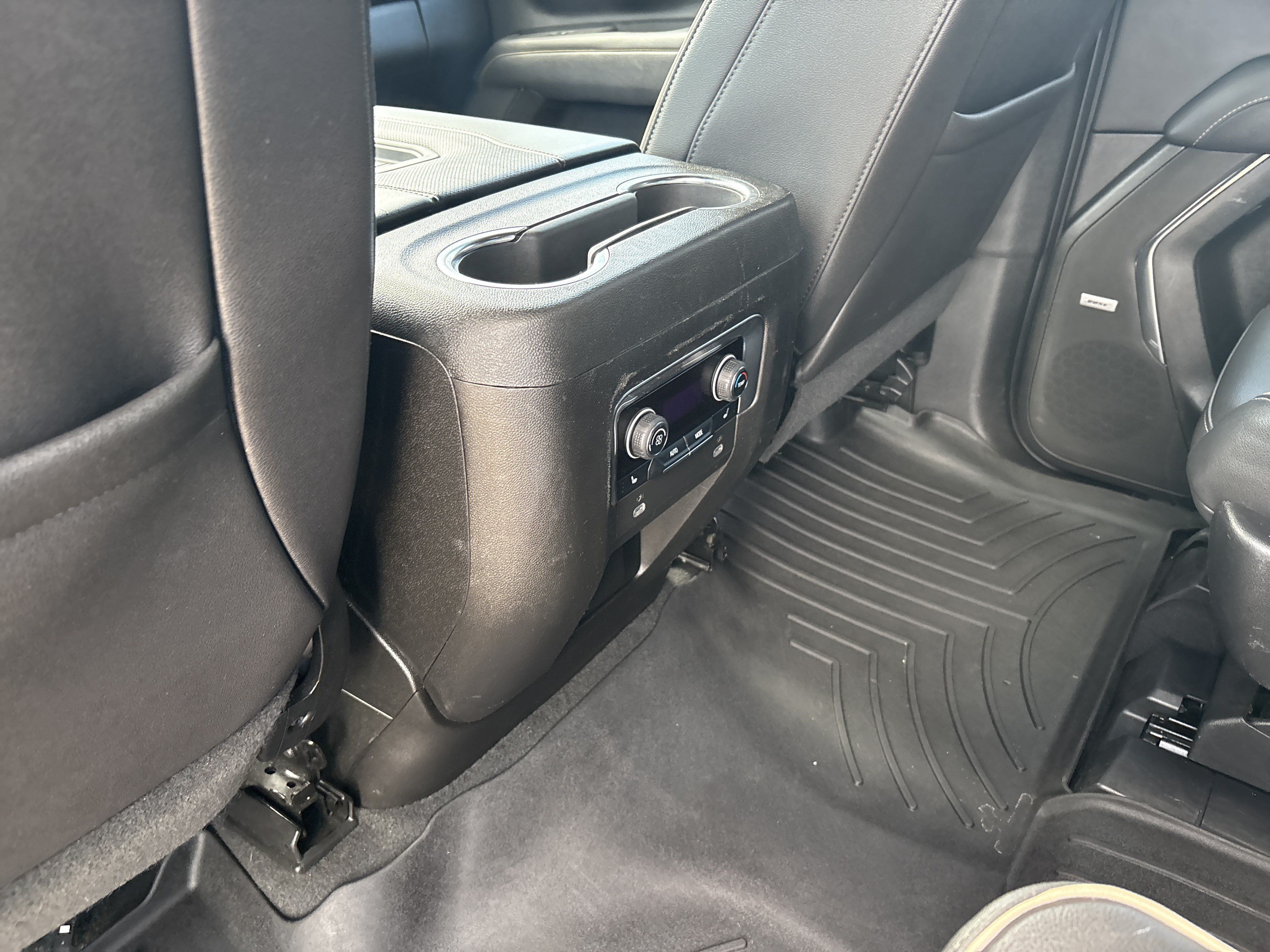 Used 2023 Chevrolet Tahoe Premier AWD/4WD image 21