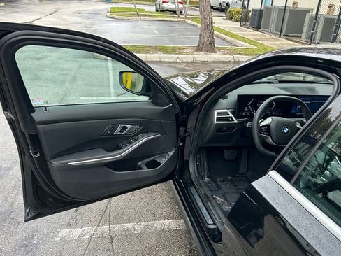 Used 2025 BMW 330i Sedan image 24