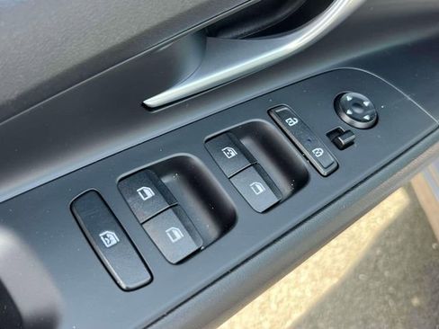 Certified 2023 Hyundai Elantra Limited FWD image 17