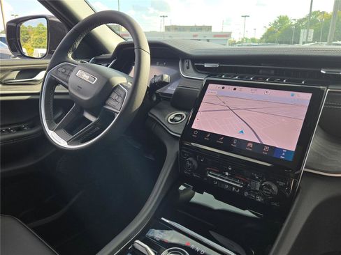 New 2025 Jeep Grand Cherokee Limited w/ Black Appearance Package image 7