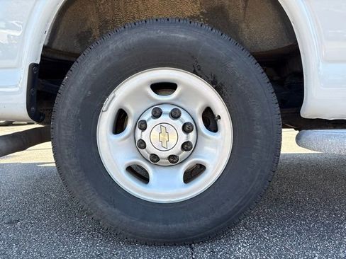 Used 2024 Chevrolet Express 2500 w/ Driver Convenience Package RWD image 15