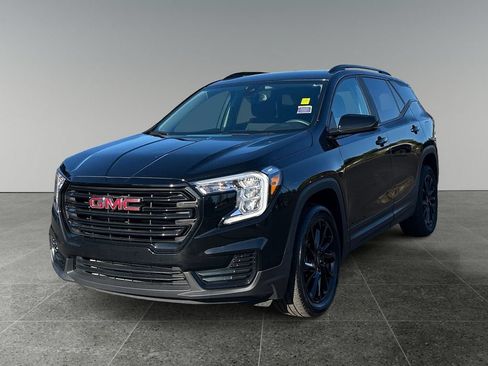Used 2023 GMC Terrain SLE w/ Driver Convenience Package AWD/4WD image 3
