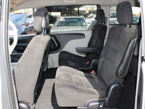 Used 2016 Dodge Grand Caravan SXT FWD image 13