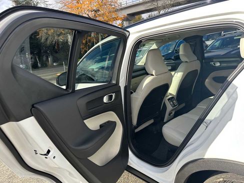 Used 2025 Volvo XC40 B5 Plus w/ Protection Package Premier image 16