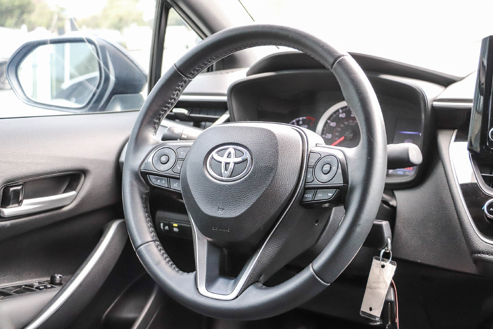 Used 2022 Toyota Corolla SE w/ Carpet Mat Package (TMS) FWD image 16