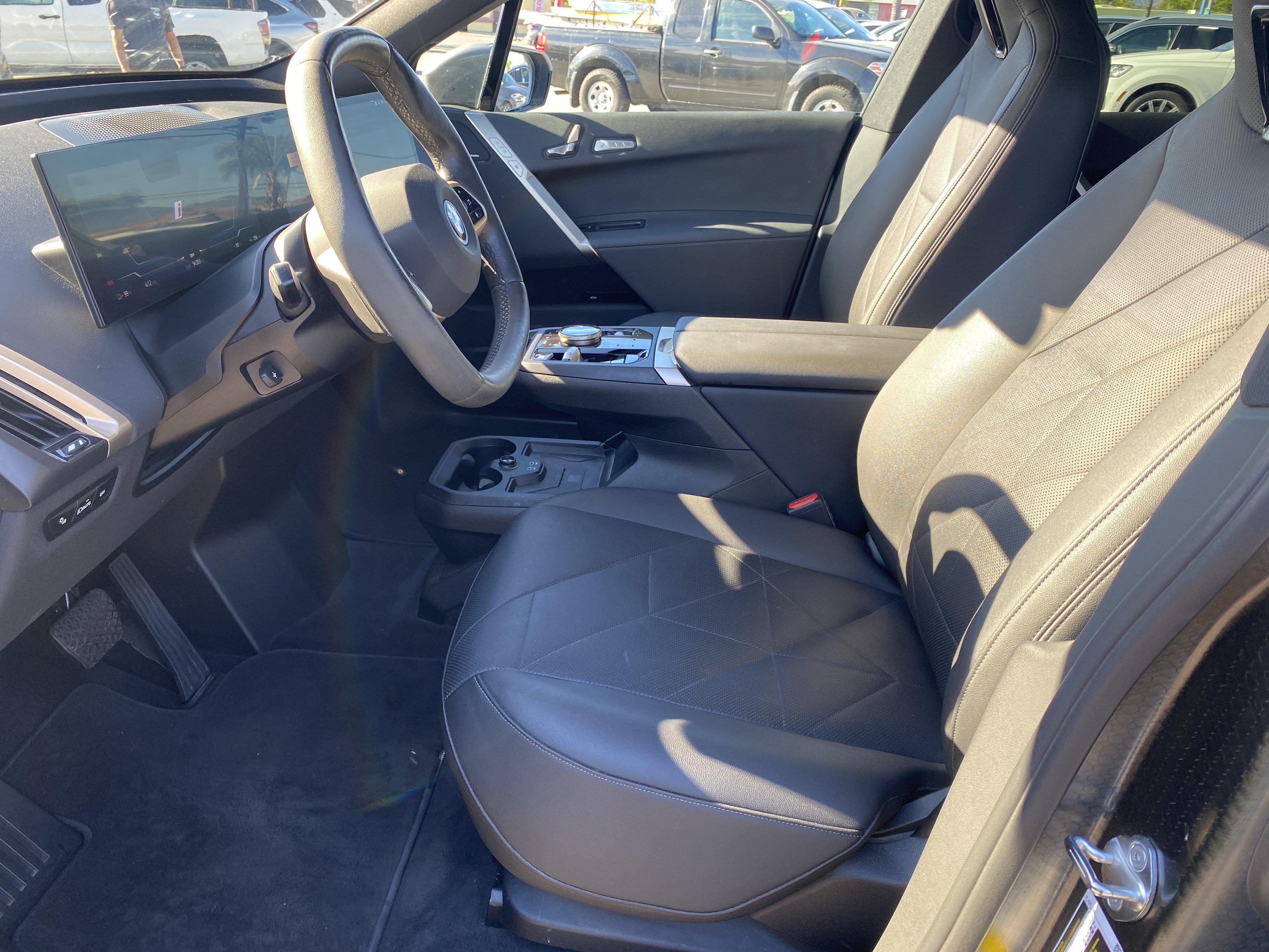 Used 2024 BMW iX xDrive50 w/ Premium Package AWD/4WD image 17