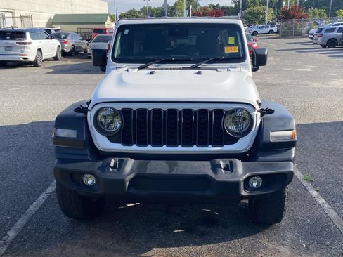 Used 2024 Jeep Wrangler Unlimited Sport AWD/4WD image 2