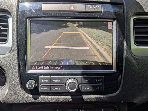 Used 2014 Volkswagen Touareg TDI AWD/4WD image 25