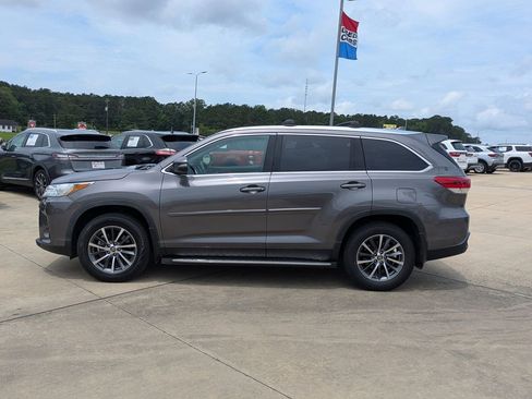Used 2019 Toyota Highlander XLE FWD image 5