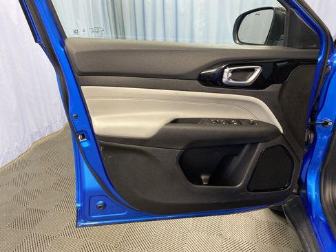 Certified 2024 Jeep Compass Limited image 11