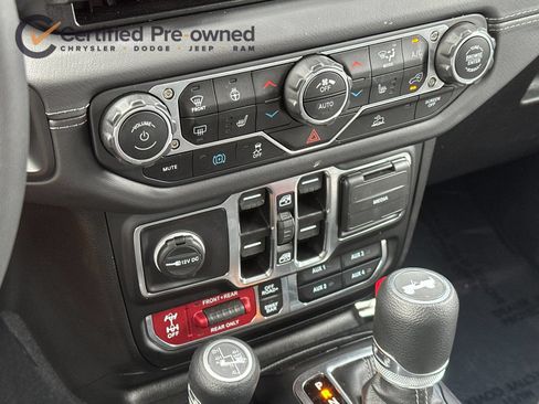 Certified 2025 Jeep Wrangler Unlimited Rubicon 4xe w/ Convenience Group AWD/4WD image 21