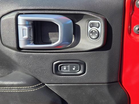 Used 2022 Jeep Wrangler Unlimited Sahara image 23