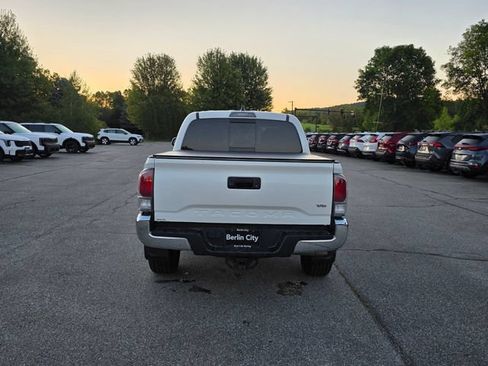 Used 2022 Toyota Tacoma TRD Off-Road AWD/4WD image 7