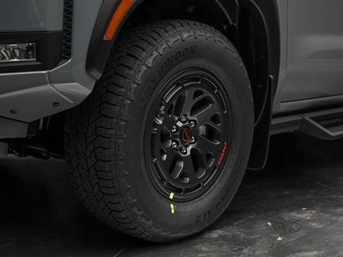 Used 2025 Nissan Frontier PRO-4X w/ Pro Convenience Package image 8