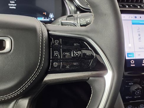 Used 2024 Jeep Grand Cherokee Overland w/ Luxury Tech Group IV image 20