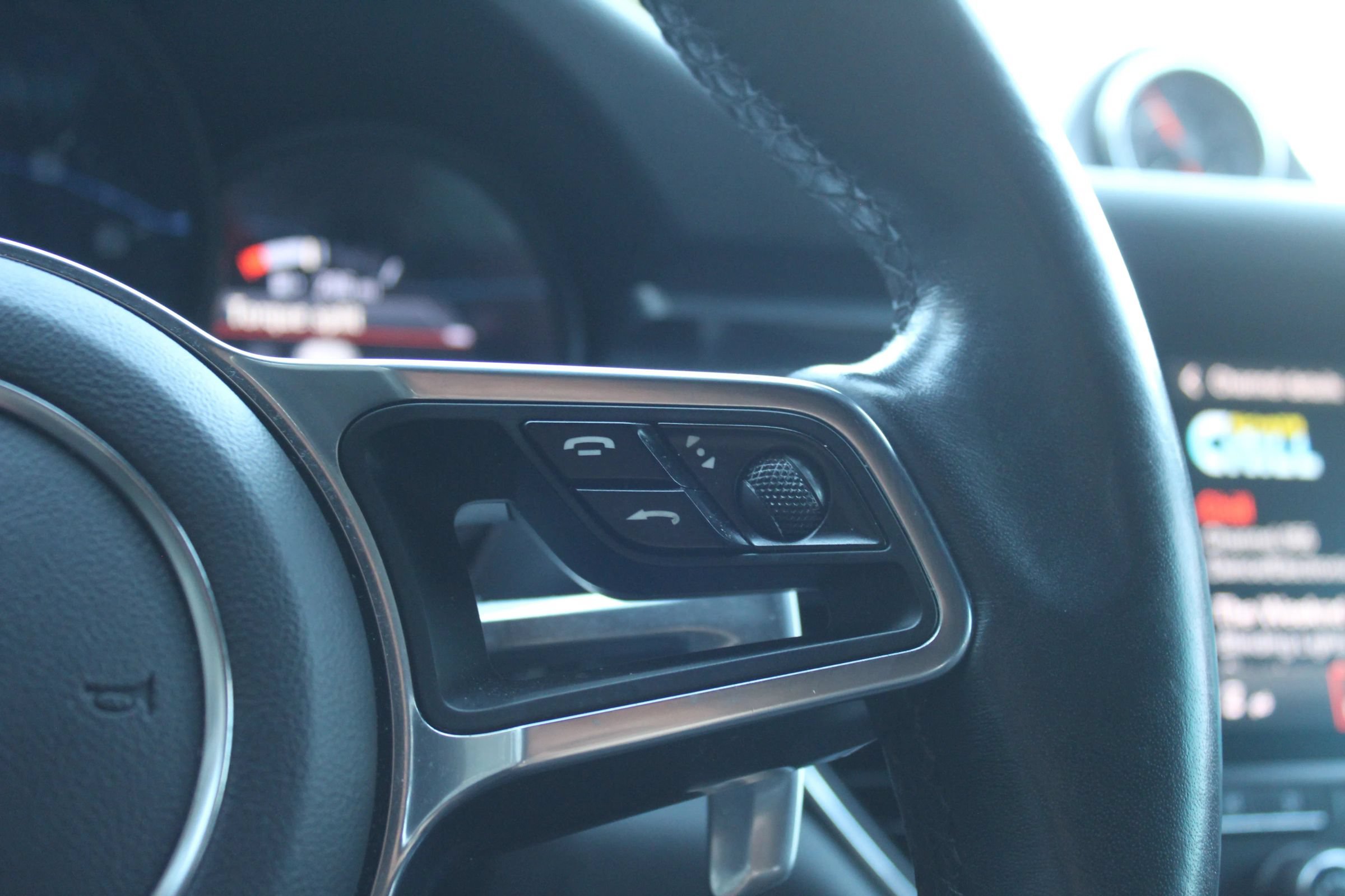 Used 2017 Porsche Macan AWD/4WD image 26