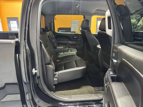 Used 2017 Chevrolet Silverado 1500 LTZ Z71 w/ Realtree Edition image 18