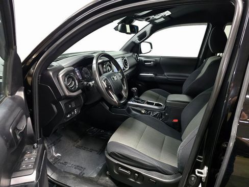 Used 2020 Toyota Tacoma TRD Off-Road image 15