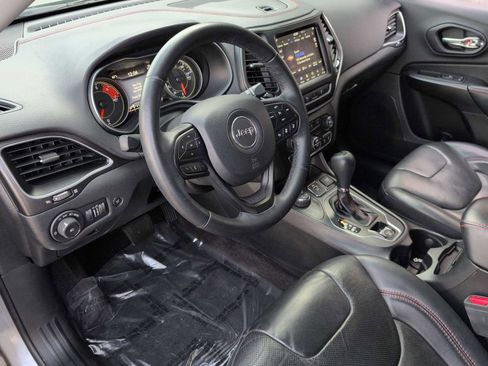 Used 2019 Jeep Cherokee Trailhawk image 10