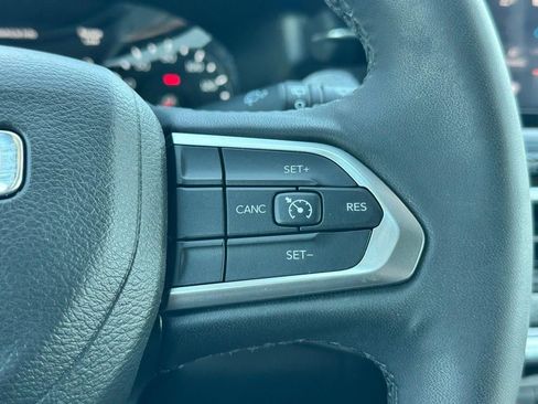 Used 2025 Jeep Compass Latitude image 15