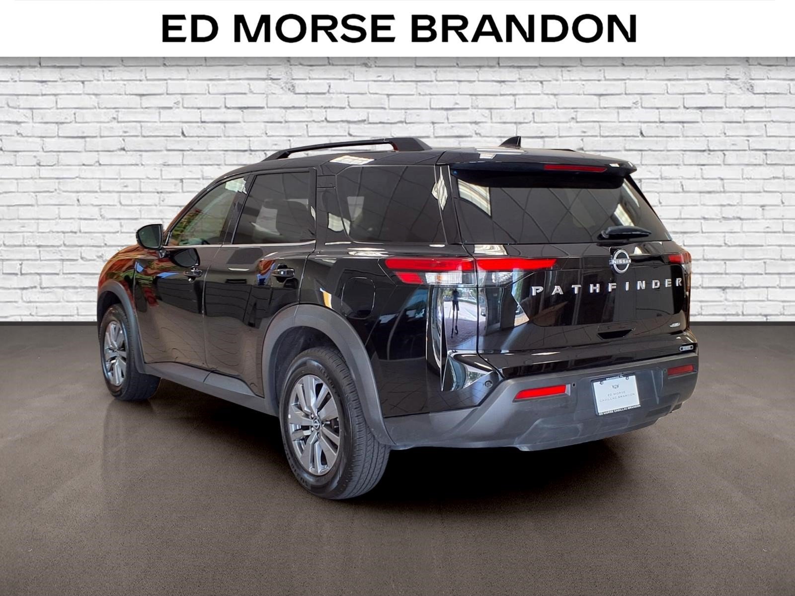 Used 2025 Nissan Pathfinder SV AWD/4WD image 3