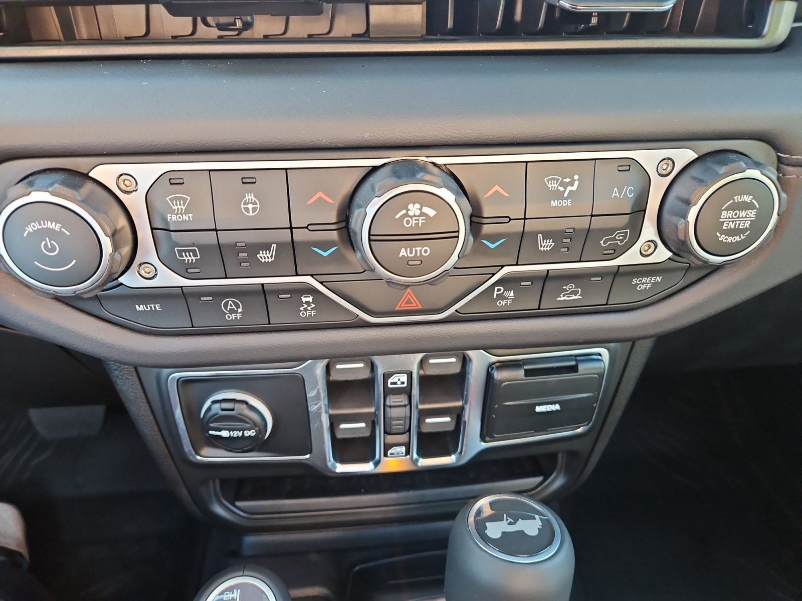 New 2027 Jeep Wrangler Unlimited Sahara AWD/4WD image 28