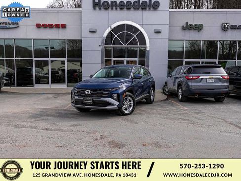 Used 2025 Hyundai Tucson SE image 1