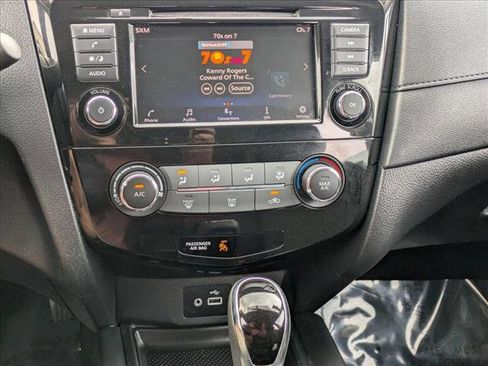 Used 2018 Nissan Rogue S image 13