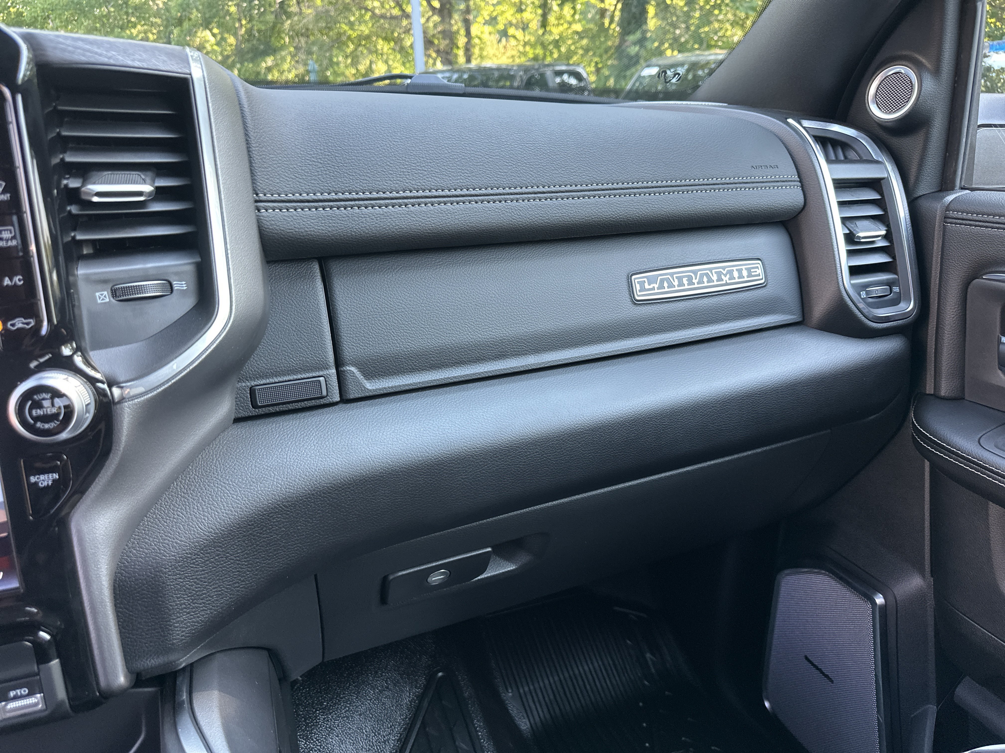New 2027 RAM 4500 4x4 Crew Cab DRW w/ Laramie Trim Package image 5