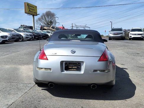Used 2005 Nissan 350Z Touring RWD image 4