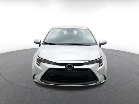 Used 2025 Toyota Corolla LE FWD image 2