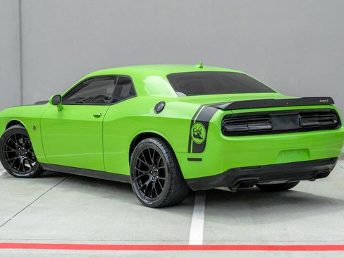 Used 2015 Dodge Challenger R/T Scat Pack w/ Scat Pack Appearance Package RWD image 9